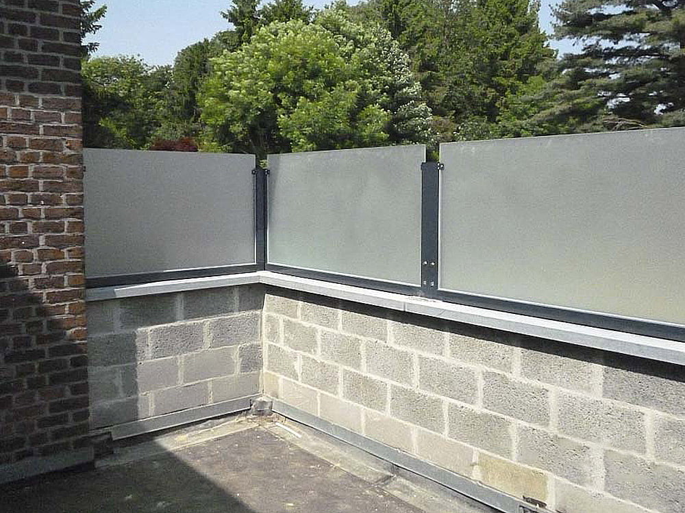 pare-vent sur le balcon